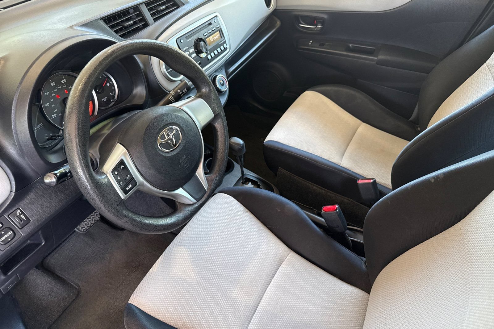 Used 2012 Toyota Yaris LE FWD image 10