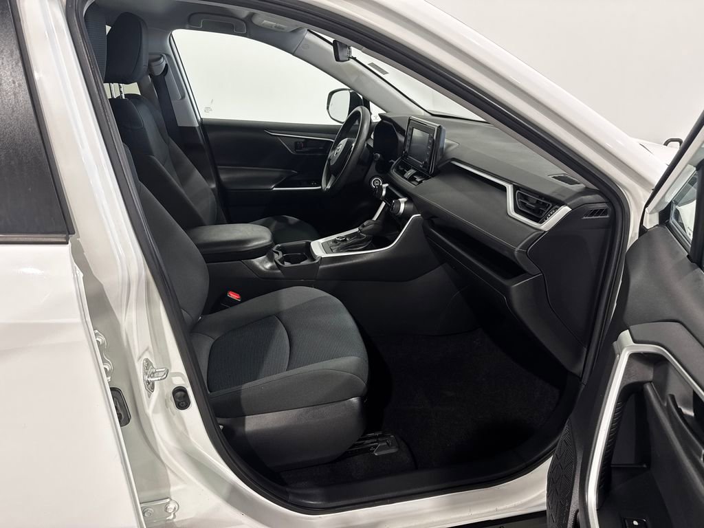 Used 2021 Toyota RAV4 LE AWD/4WD image 22