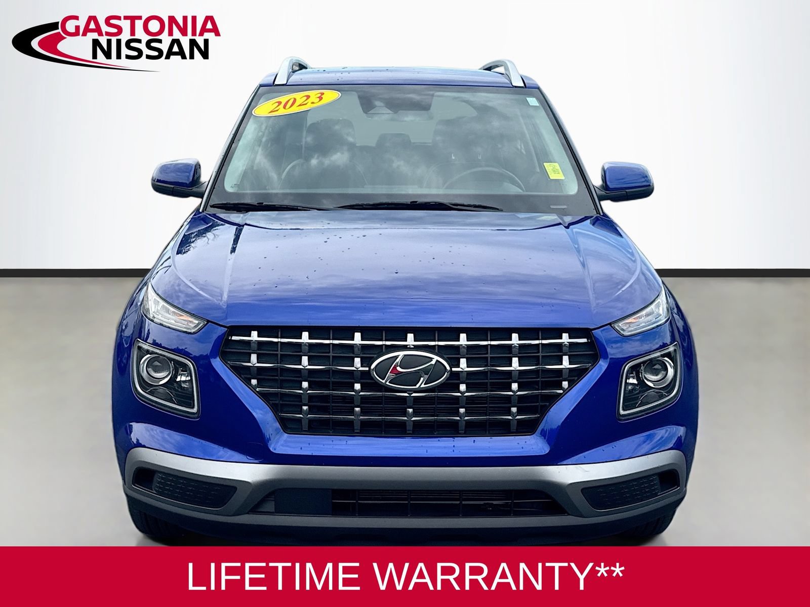 Used 2023 Hyundai Venue Limited FWD image 2