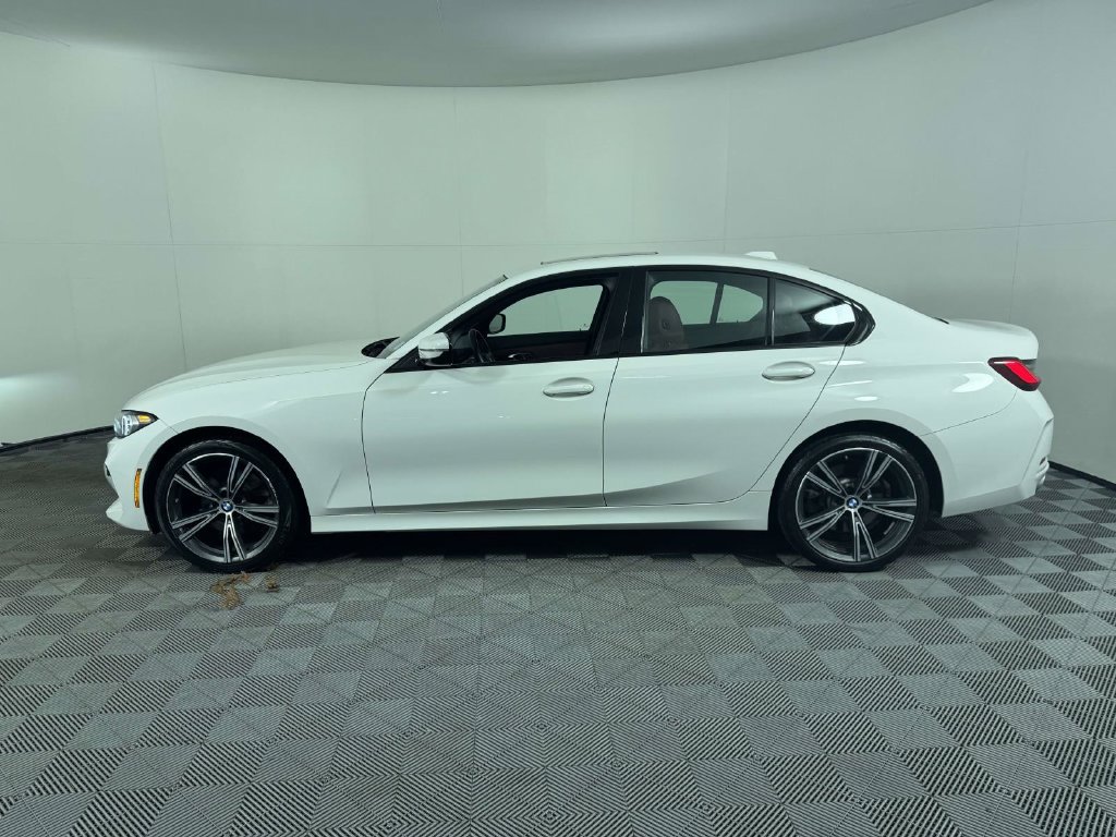 Used 2023 BMW 330i xDrive Sedan w/ Premium Package AWD/4WD image 11