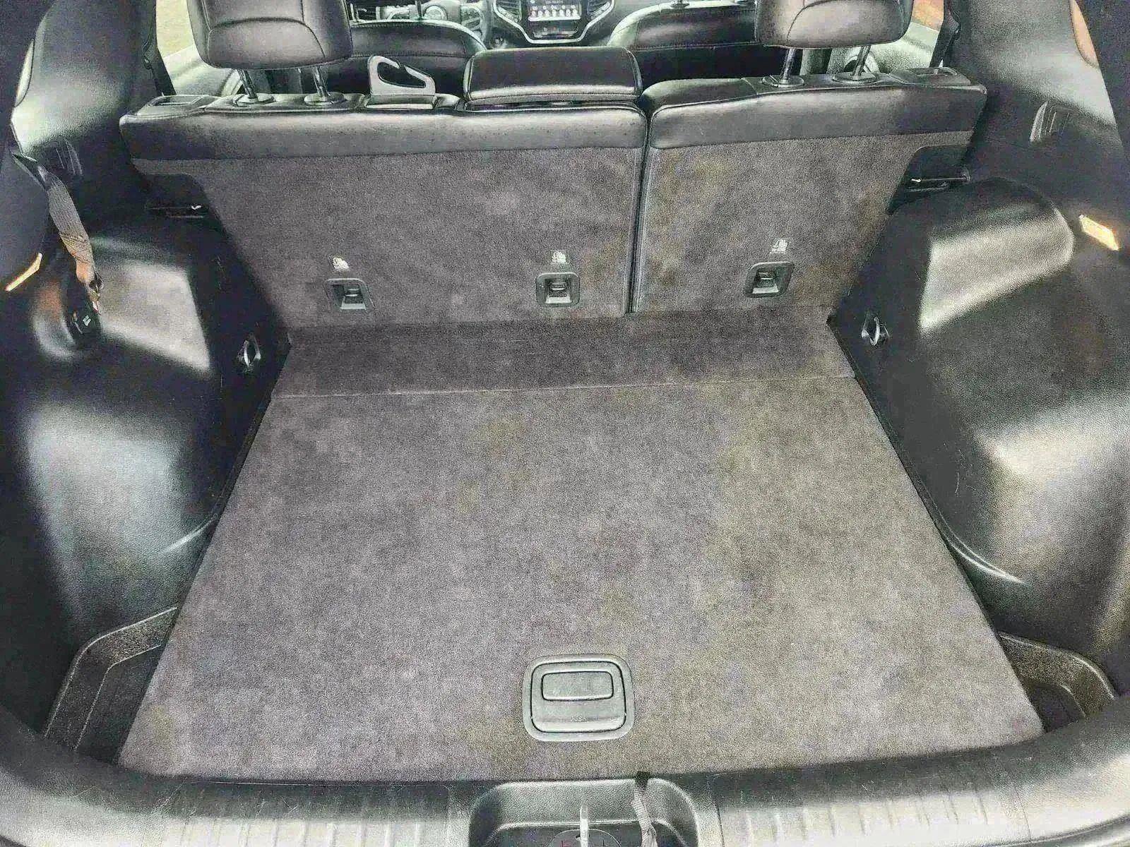 Used 2019 Jeep Cherokee Limited image 36