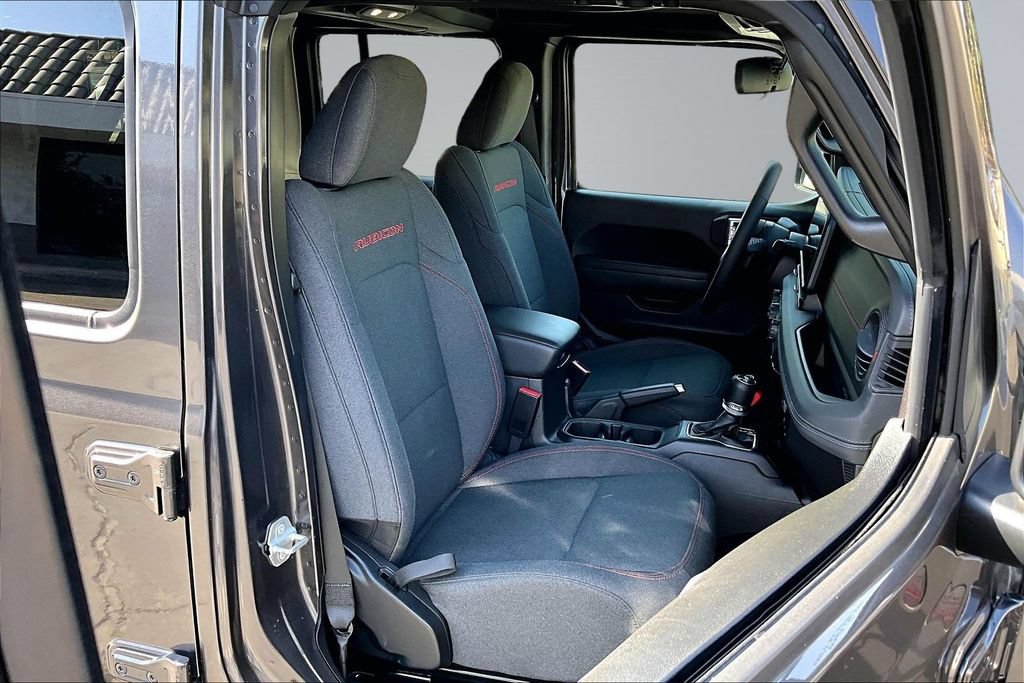 Used 2025 Jeep Wrangler Unlimited Rubicon w/ Convenience Group AWD/4WD image 16