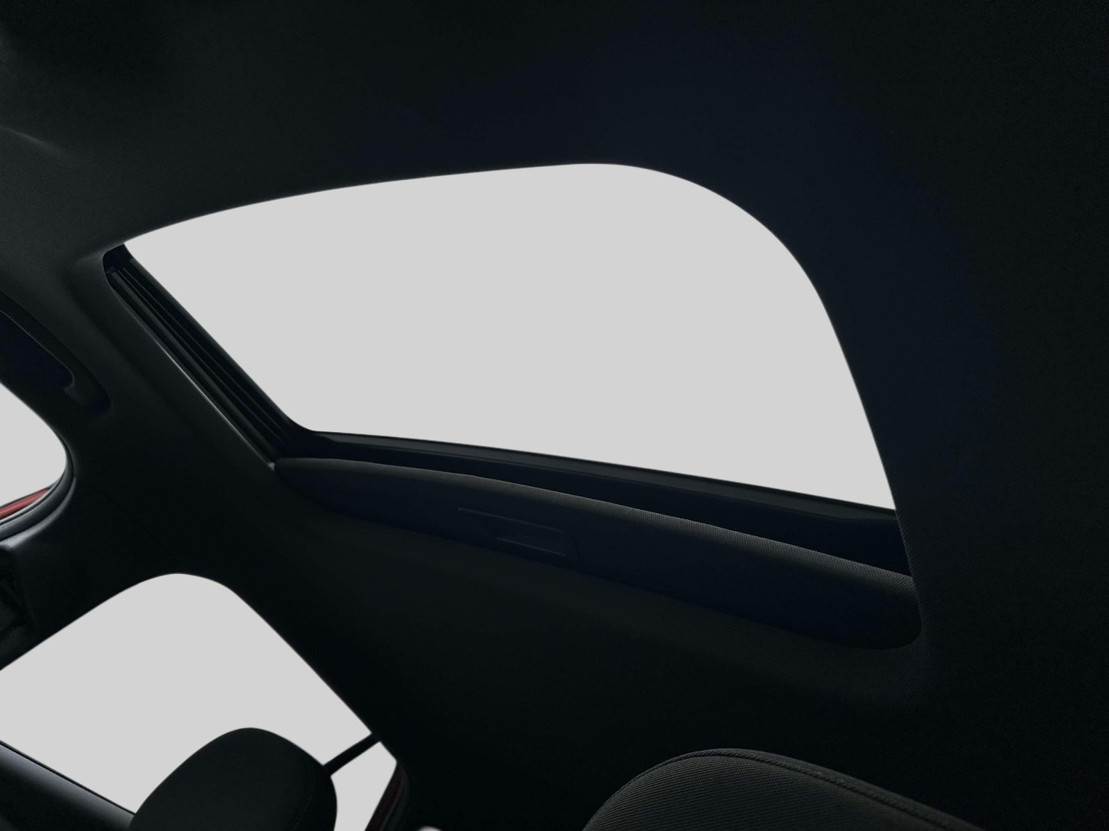 Certified 2024 Chevrolet Trax RS w/ Sunroof Package FWD image 18