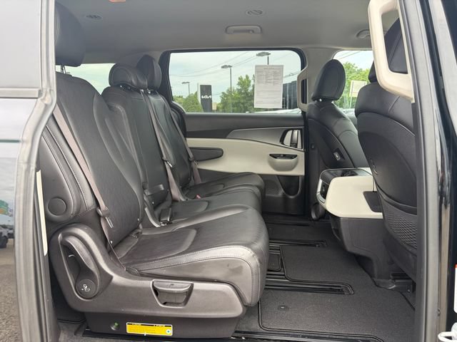 Used 2023 Kia Carnival LX FWD image 9