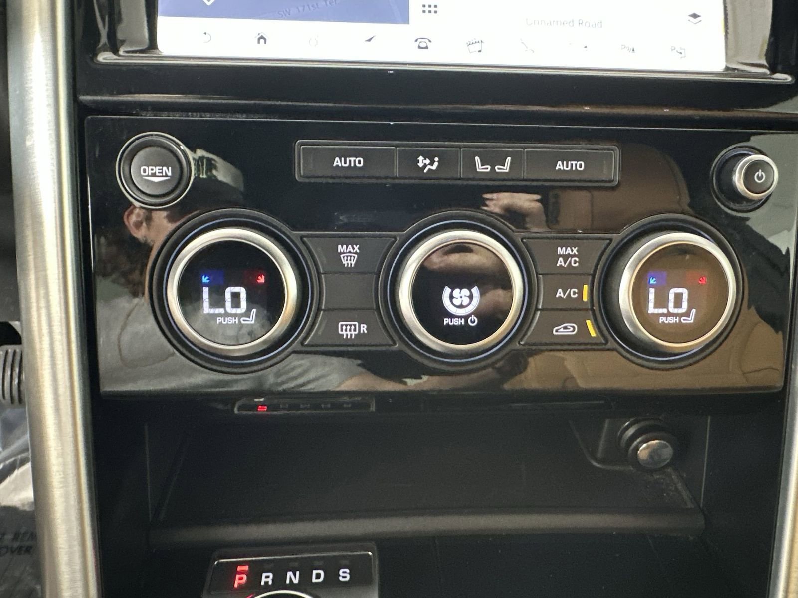 Used 2020 Land Rover Discovery HSE image 25