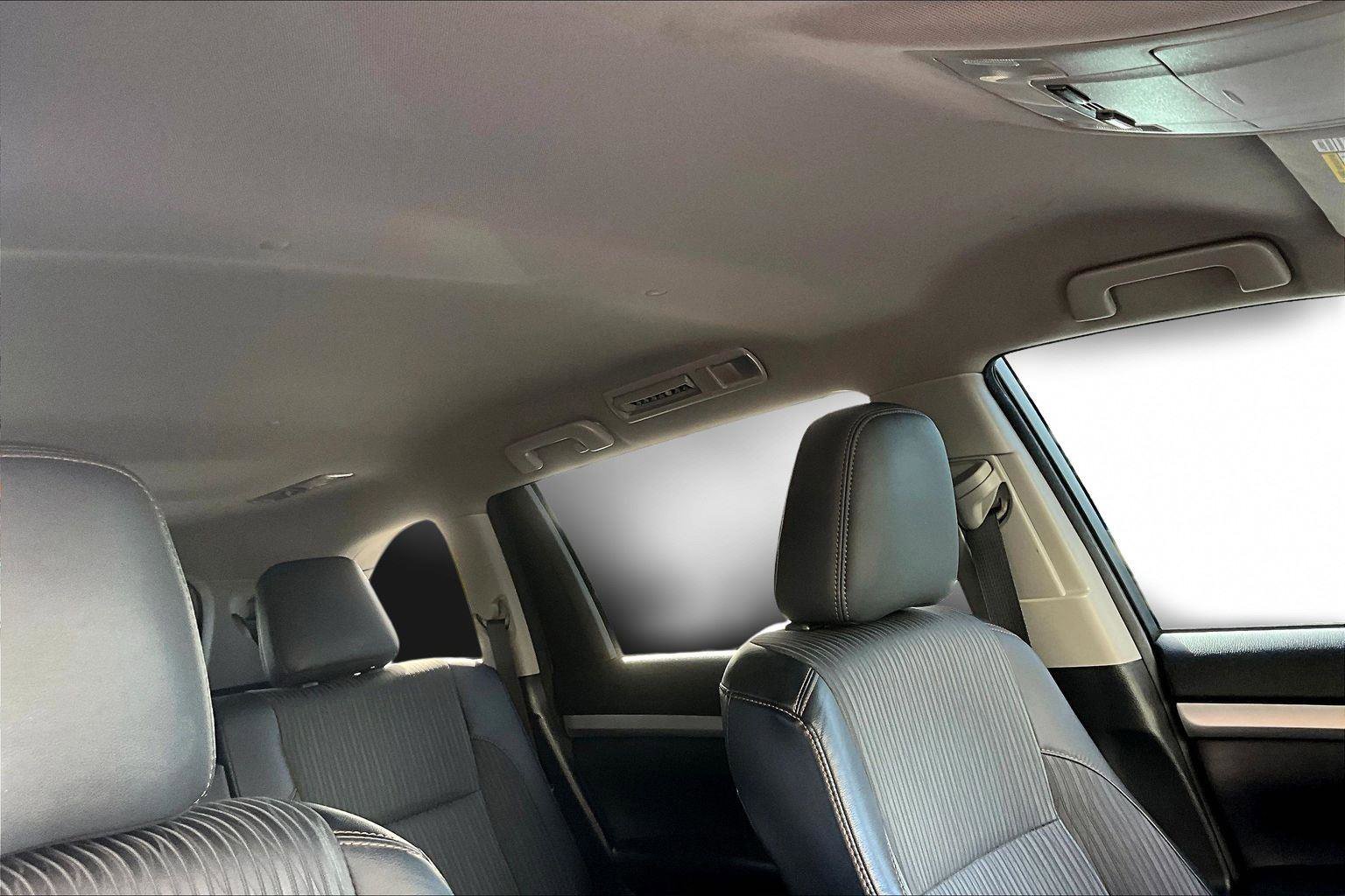 Used 2015 Toyota Highlander Plus FWD image 27