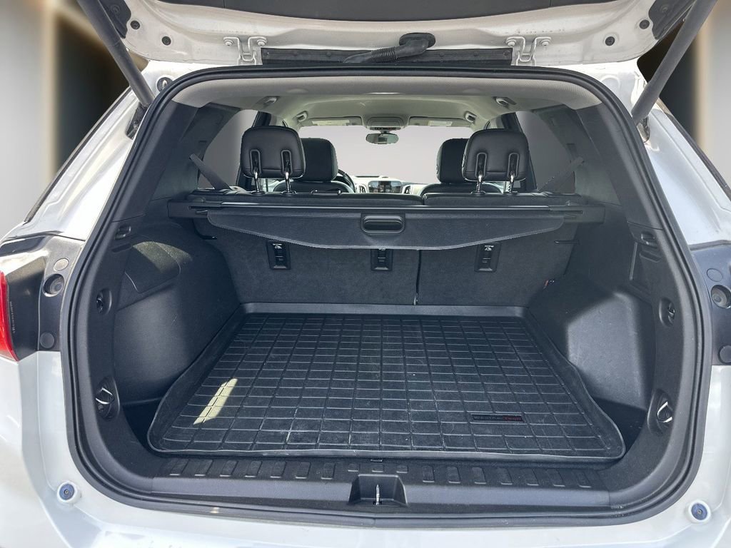 Used 2018 Chevrolet Equinox Premier FWD image 12