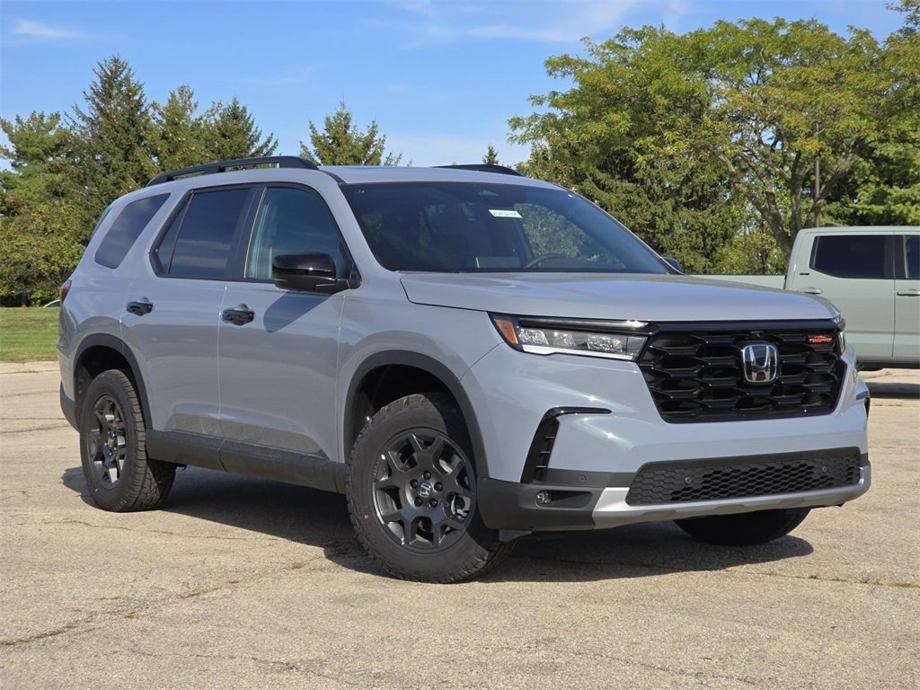 New 2025 Honda Pilot TrailSport image 2