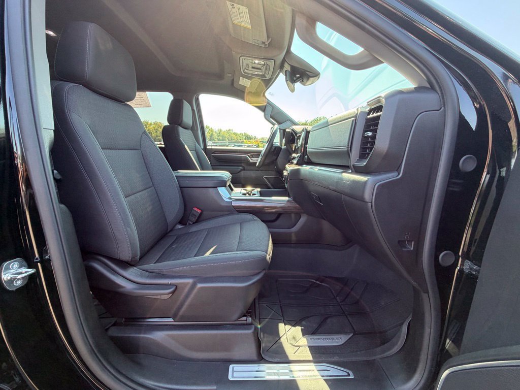 Used 2024 Chevrolet Silverado 2500 LT w/ Midnight Edition AWD/4WD image 24