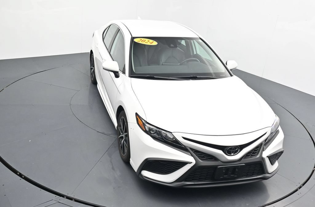 Used 2024 Toyota Camry SE w/ Cold Weather Package FWD image 24