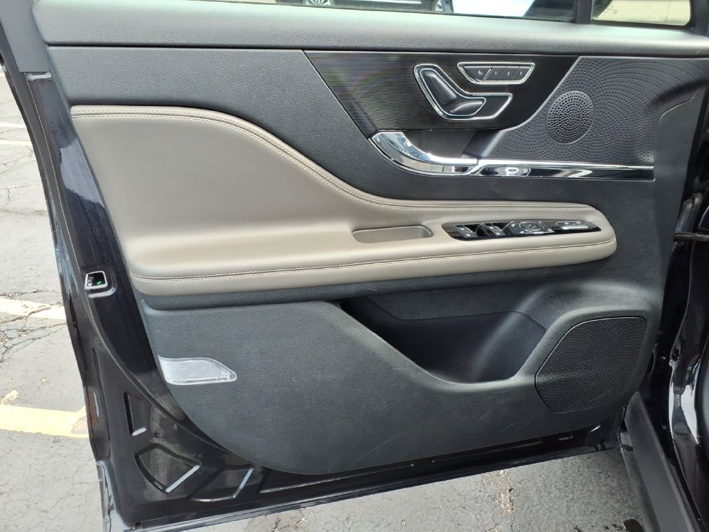 Certified 2023 Lincoln Corsair AWD image 13