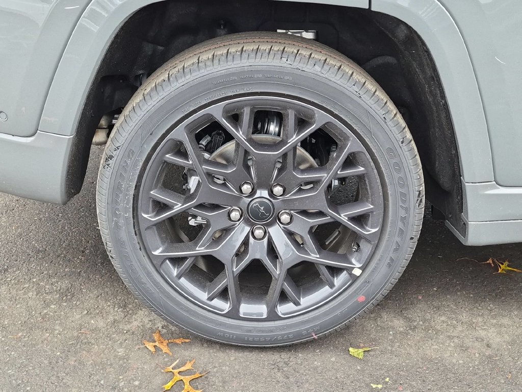 New 2027 Jeep Grand Cherokee Summit AWD/4WD image 9