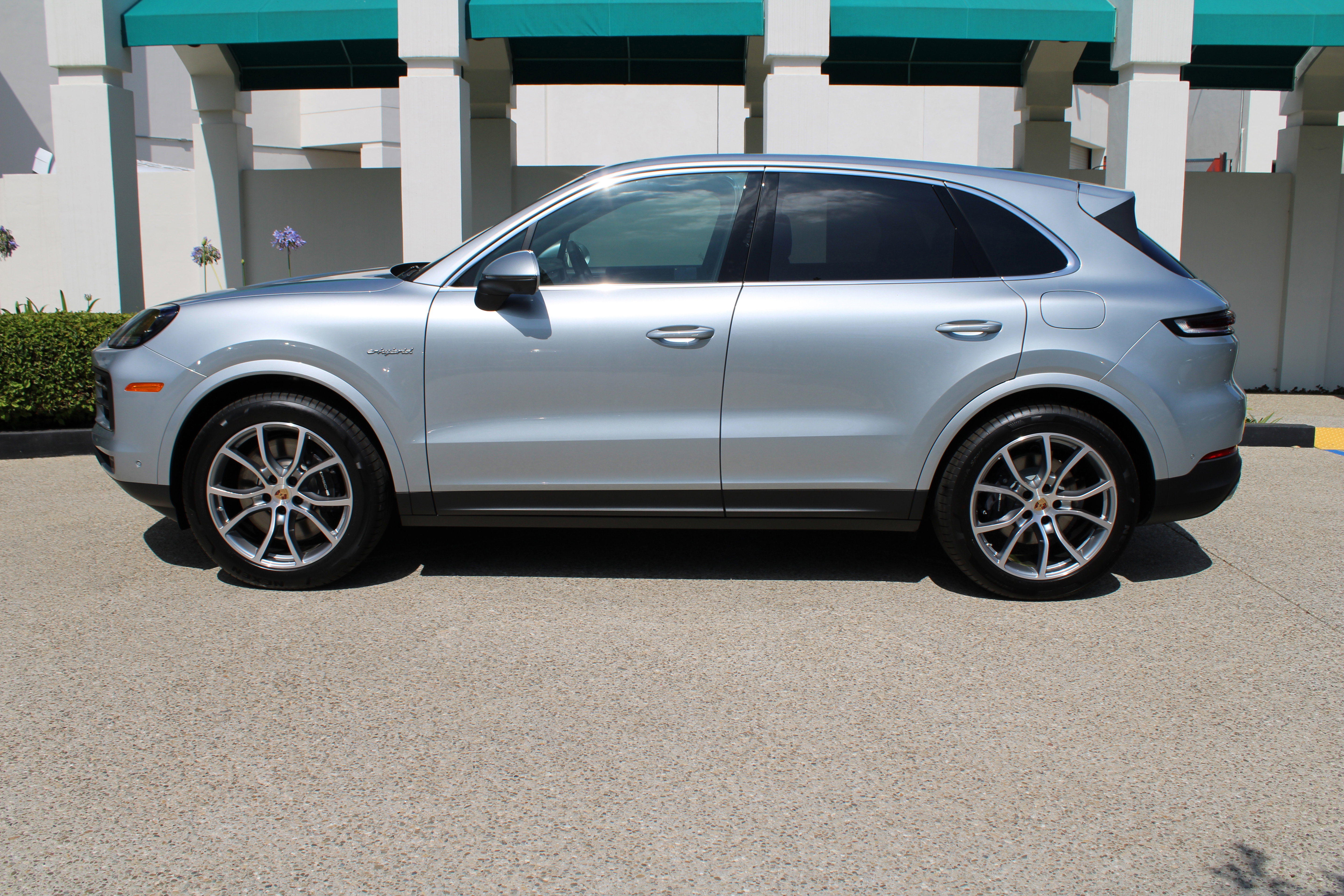 New 2025 Porsche Cayenne E-Hybrid image 2