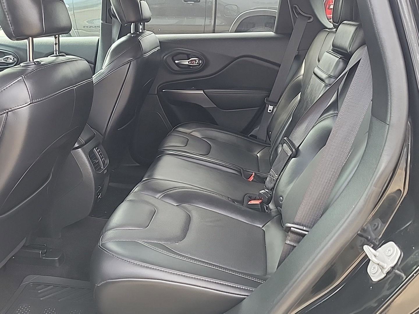 Used 2019 Jeep Cherokee Limited image 8