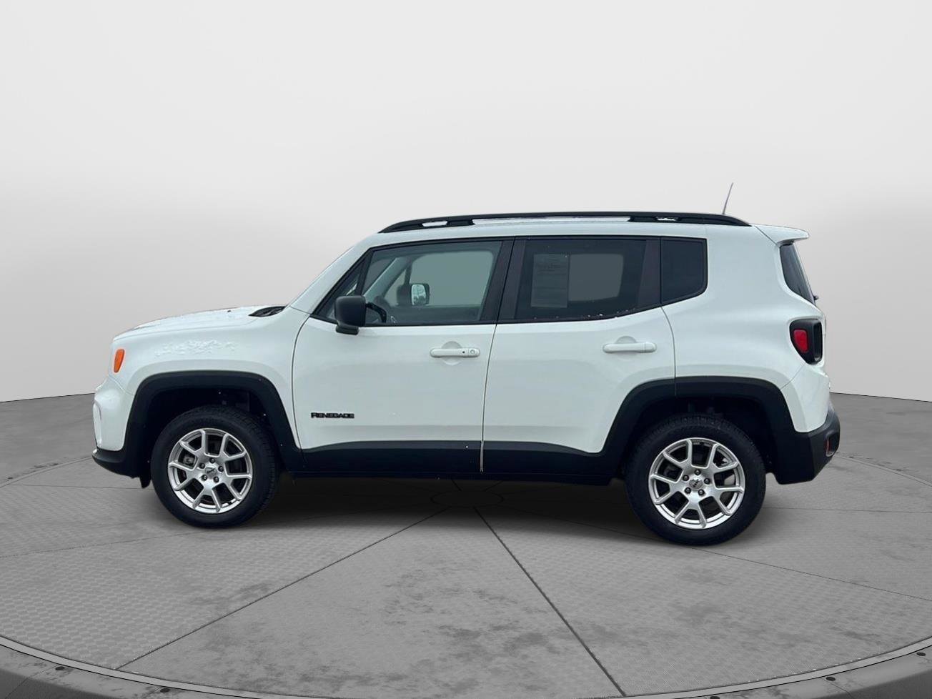Used 2022 Jeep Renegade Latitude AWD/4WD image 11