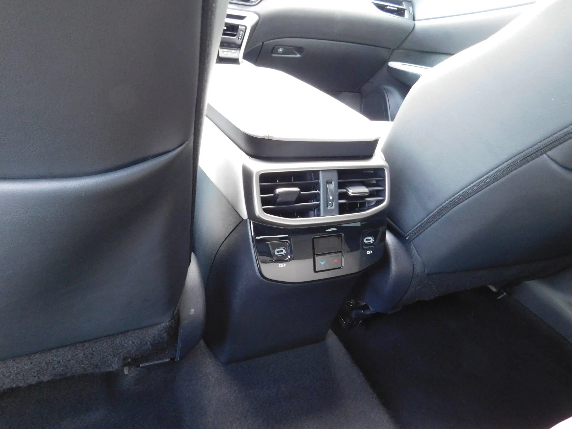 Used 2023 Lexus RX 350 Premium w/ Accessory Package AWD/4WD image 13