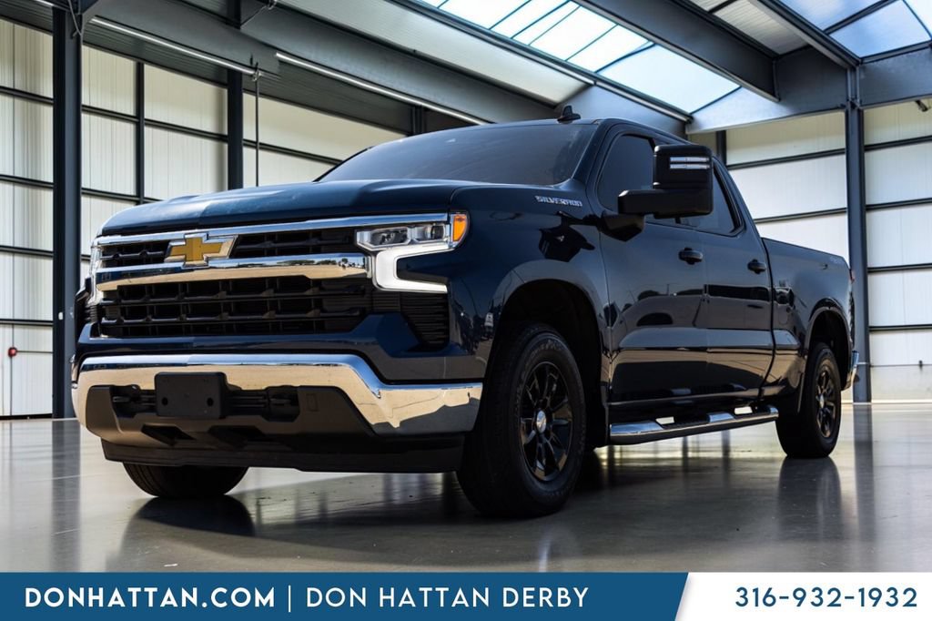 Used 2022 Chevrolet Silverado 1500 LT AWD/4WD image 1