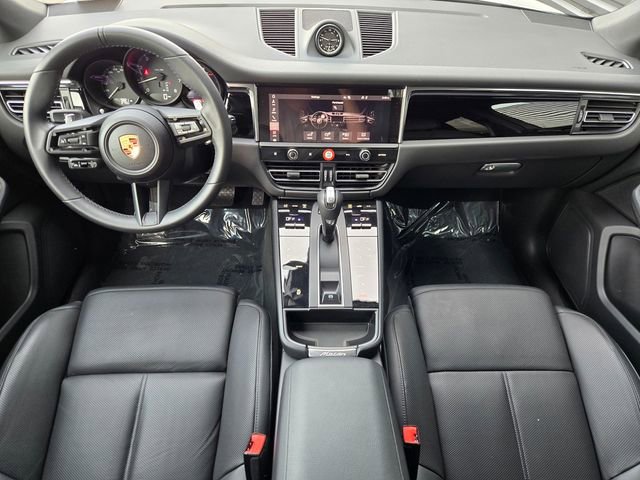 Used 2025 Porsche Macan image 15