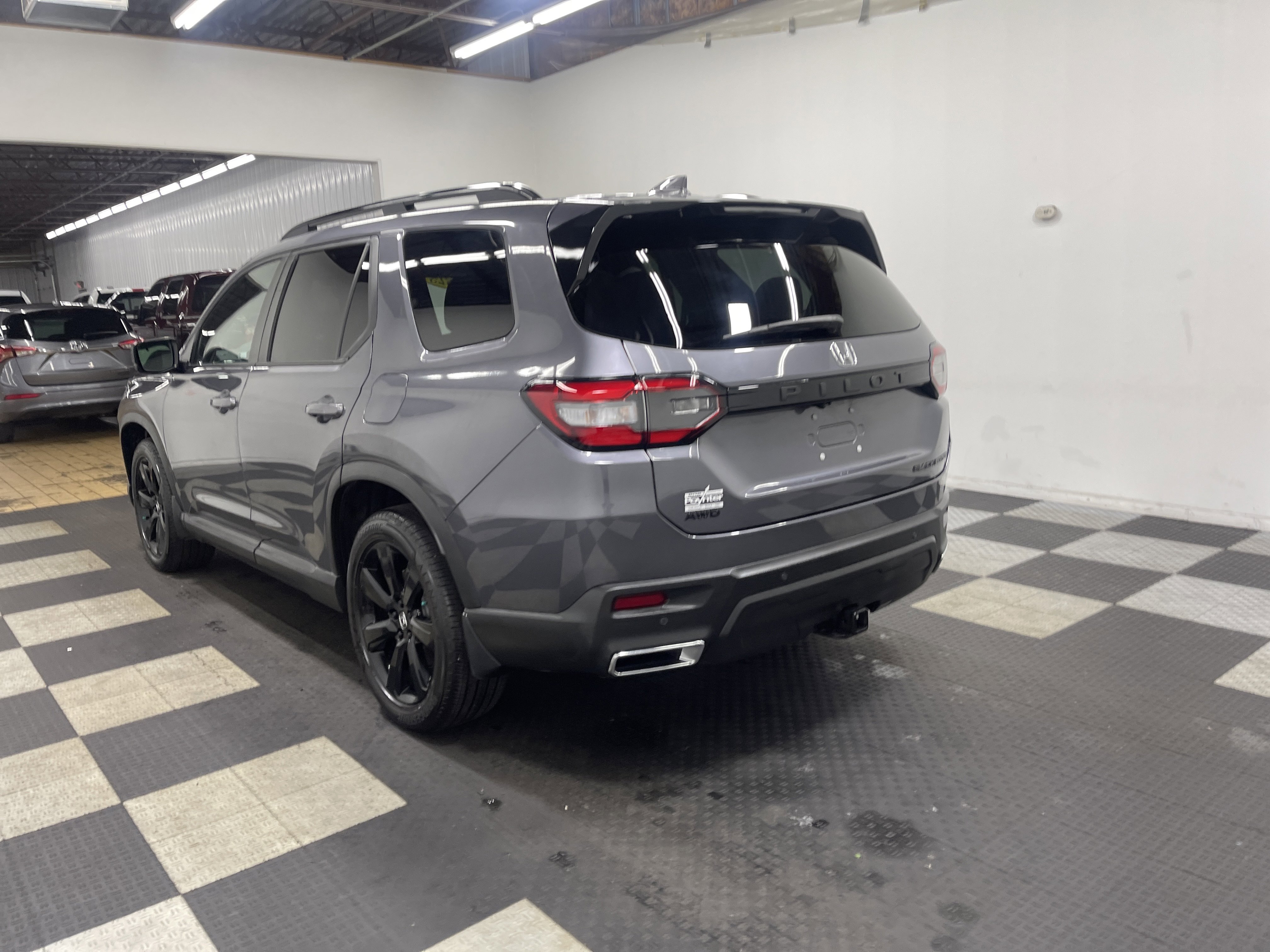 Used 2025 Honda Pilot Black Edition image 2