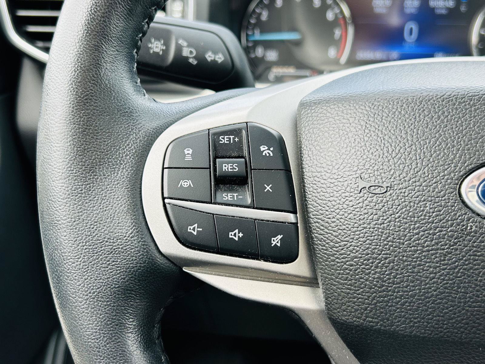 Used 2023 Ford Explorer XLT w/ Equipment Group 202A AWD/4WD image 7