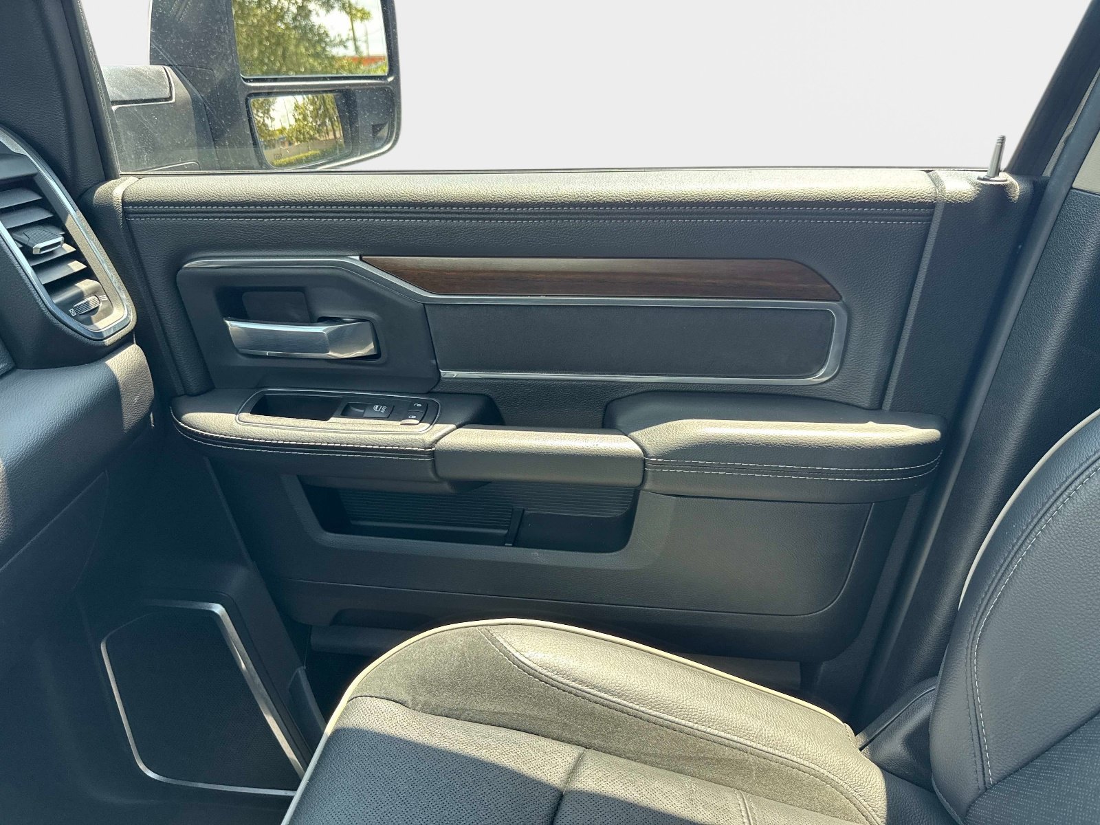 Used 2024 RAM 2500 Laramie AWD/4WD image 24