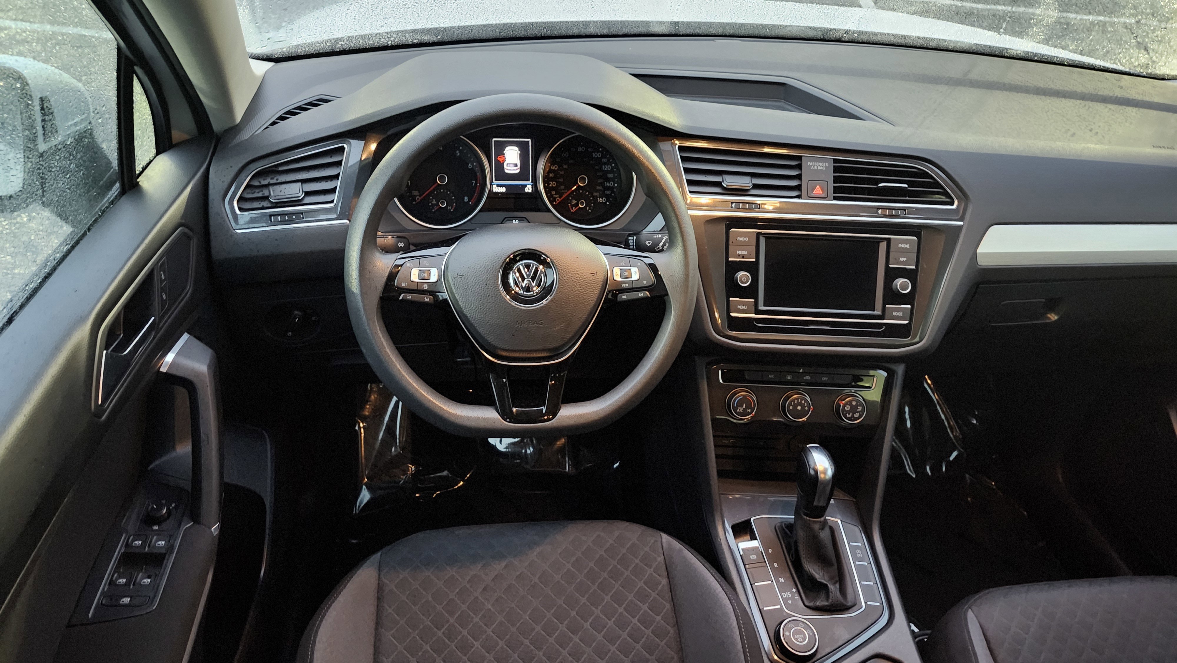 Used 2020 Volkswagen Tiguan S image 23