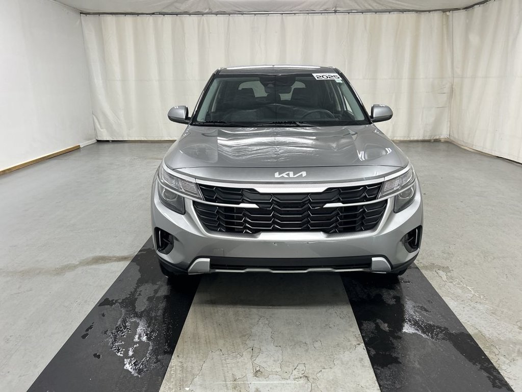 Used 2025 Kia Seltos LX AWD/4WD image 3