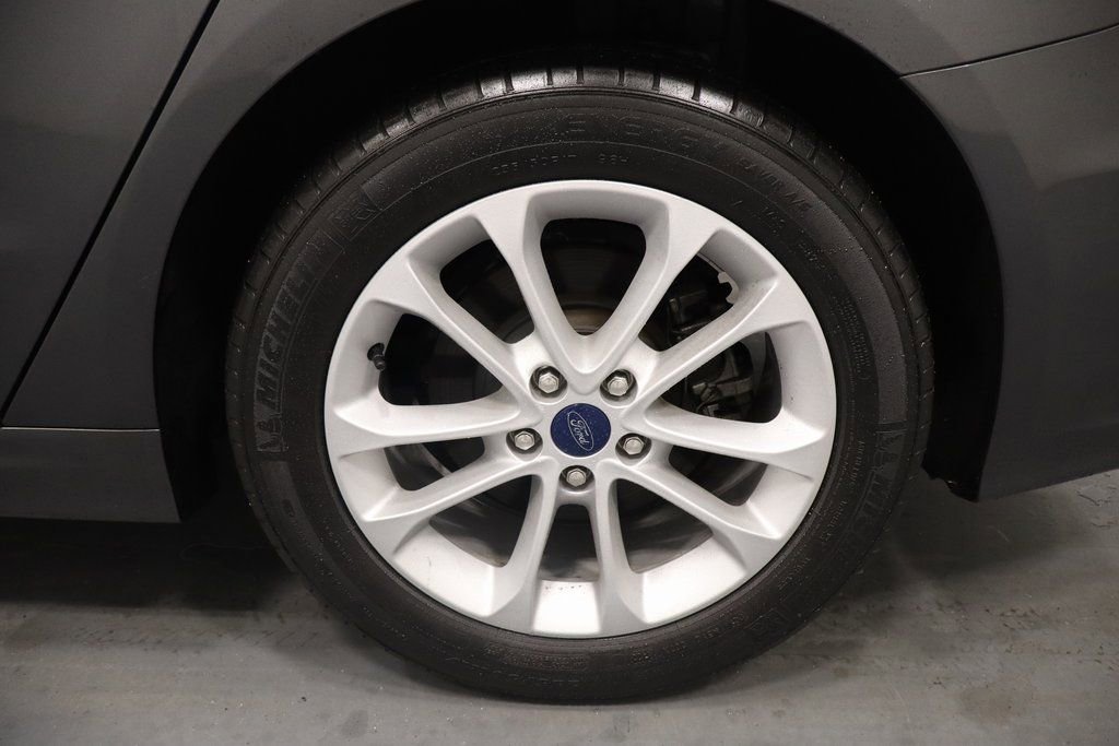 Used 2020 Ford Fusion SE image 25