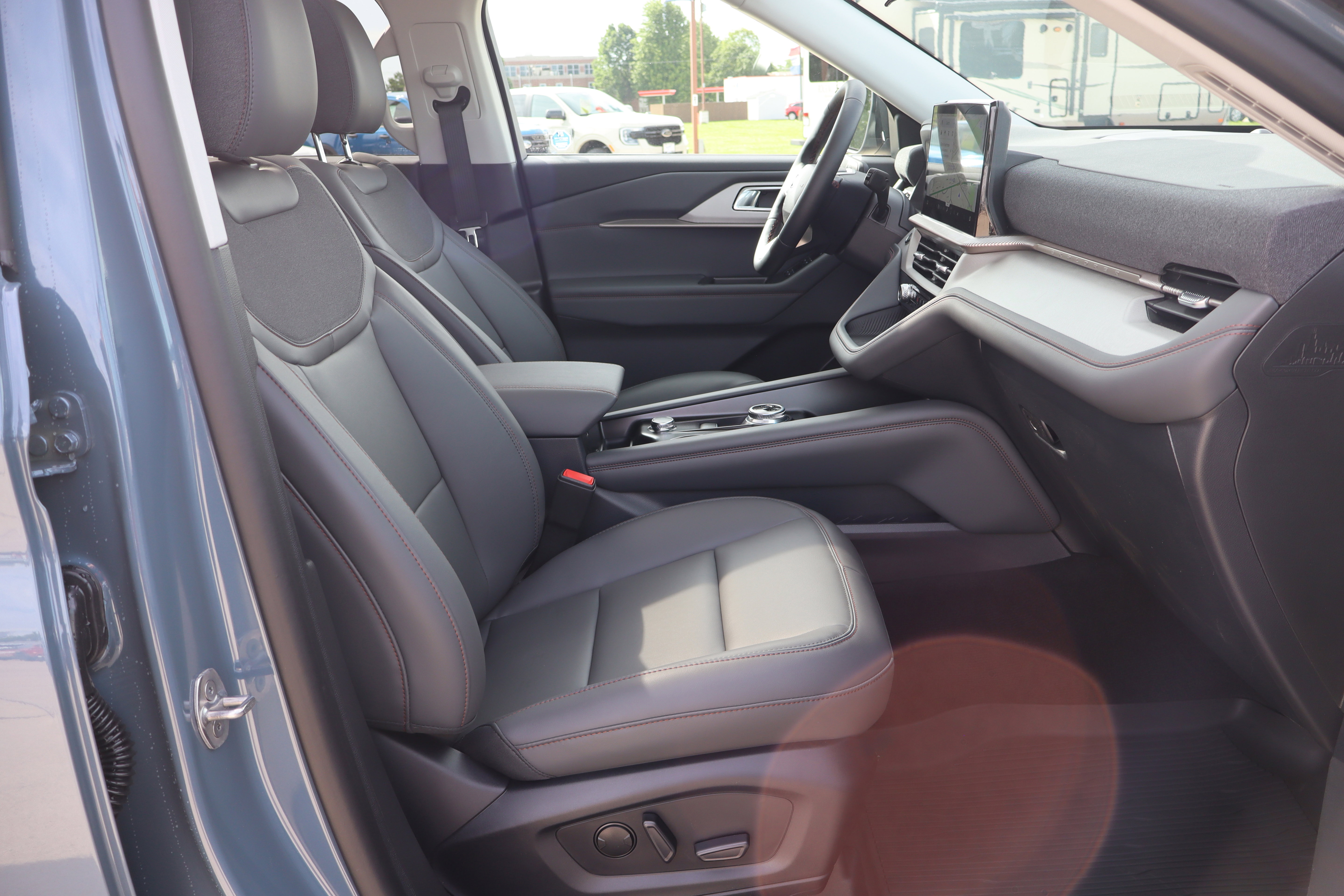 New 2026 Ford Explorer Active w/ Active Comfort Package AWD/4WD image 14