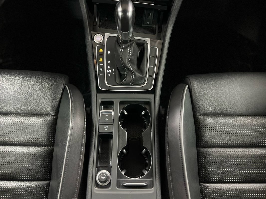 Used 2019 Volkswagen Golf R 4-Door AWD/4WD image 20