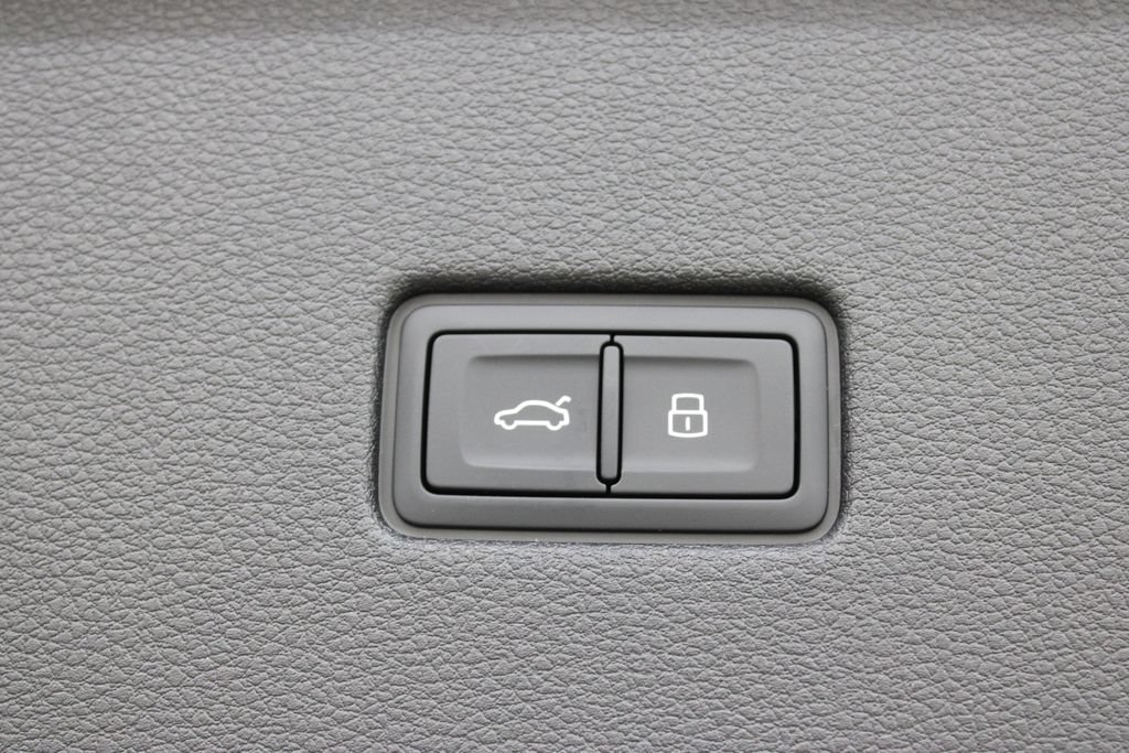 New 2026 Audi SQ8 Prestige AWD/4WD image 32