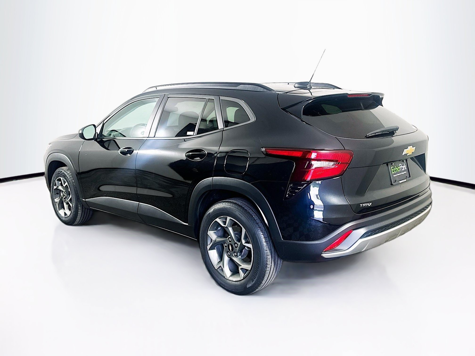 Used 2024 Chevrolet Trax LT w/ Driver Confidence Package FWD image 5