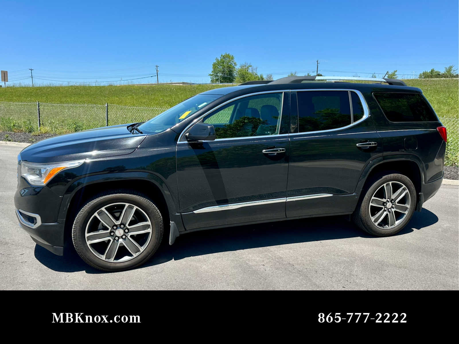 Used 2017 GMC Acadia Denali w/ Technology Package FWD image 1
