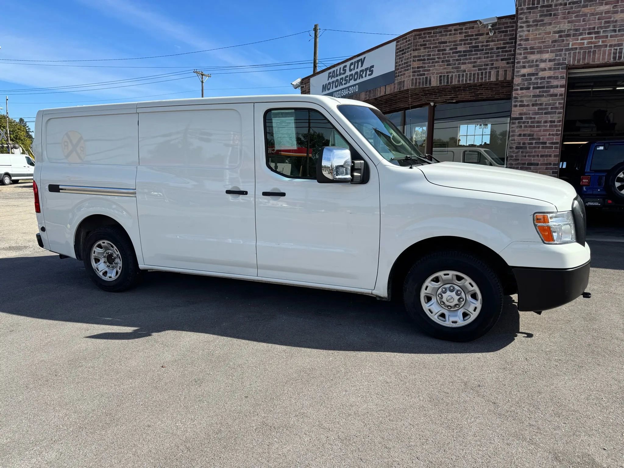Used 2019 Nissan NV 2500 SV image 18