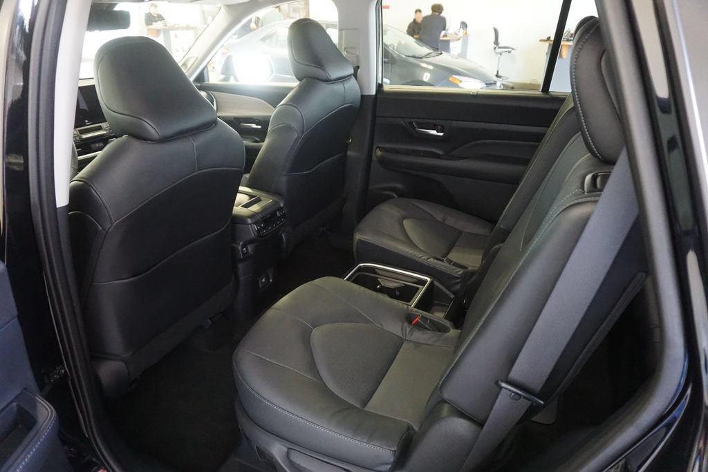 Used 2024 Toyota Grand Highlander AWD image 25