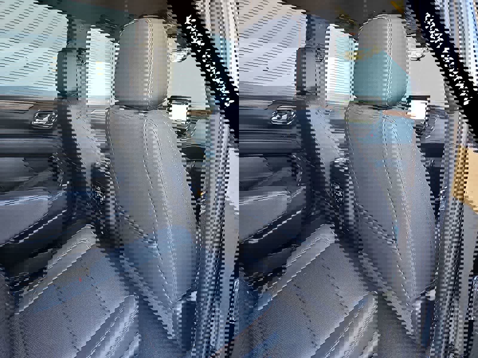 Used 2022 Chevrolet Suburban High Country image 16