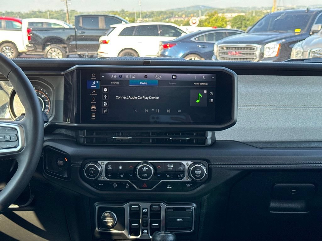 Used 2025 Jeep Wrangler Unlimited Sahara AWD/4WD image 17