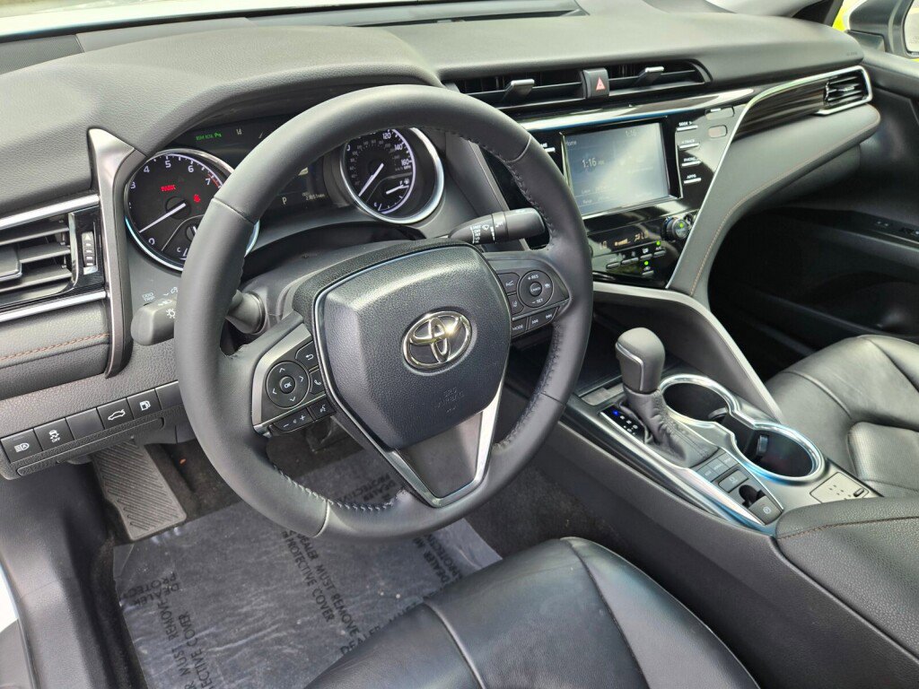 Used 2018 Toyota Camry XLE FWD image 11