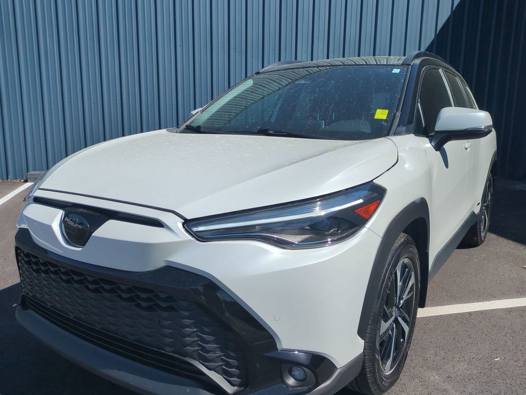 Used 2024 Toyota Corolla Cross XSE w/ Convenience Package image 2