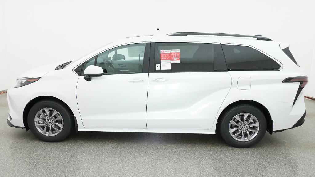 New 2026 Toyota Sienna XLE FWD image 6