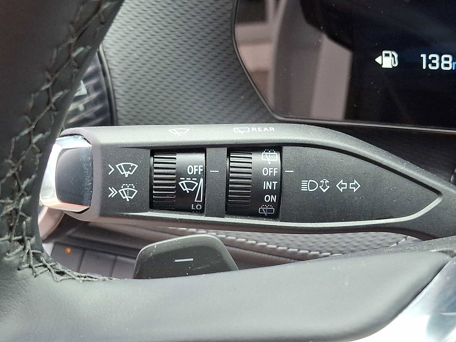 Used 2025 Chevrolet Equinox LT w/ Safety and Technology Package image 24