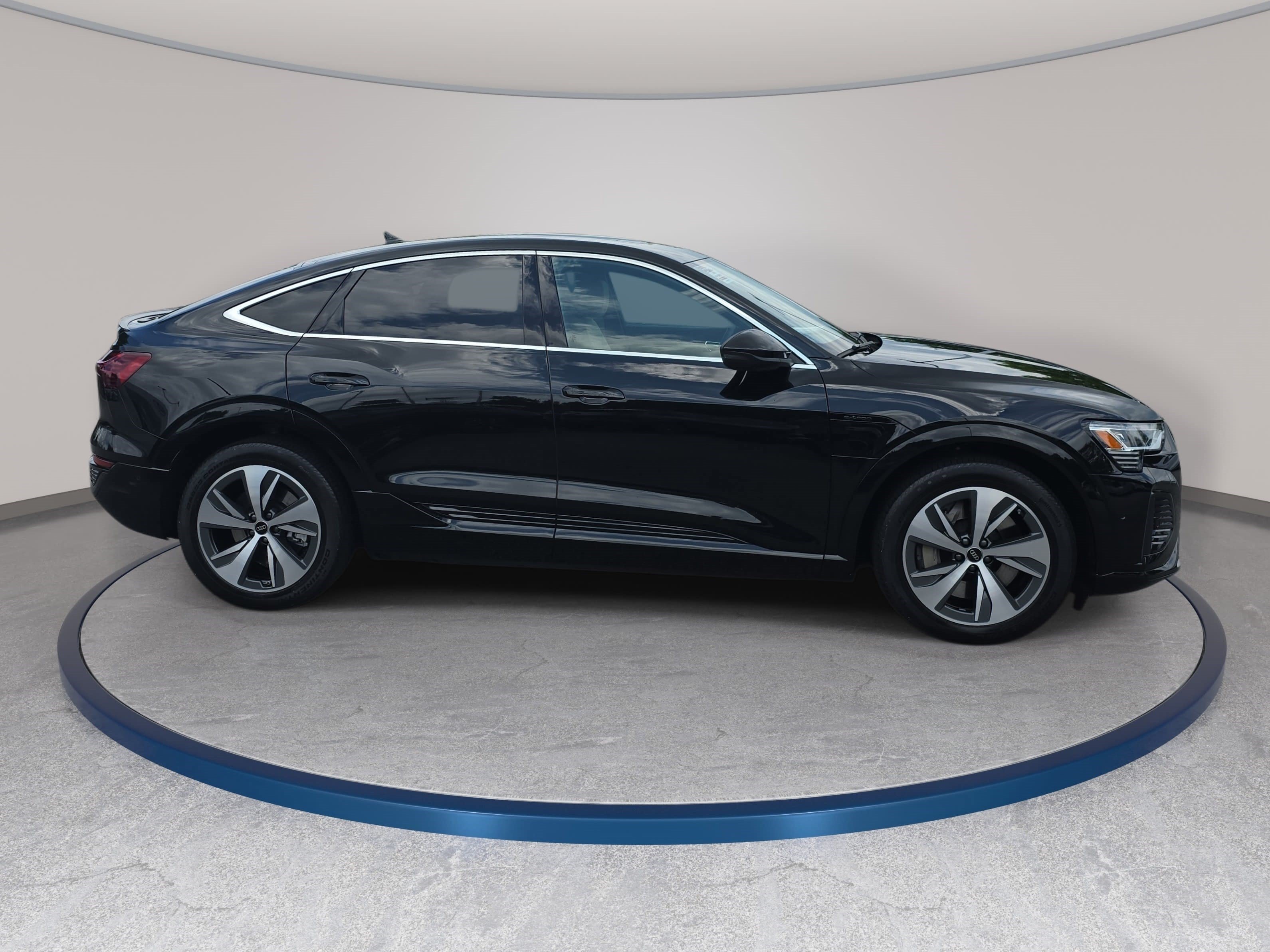 Used 2024 Audi Q8 e-tron Premium Plus w/ Premium Plus Package AWD/4WD image 4