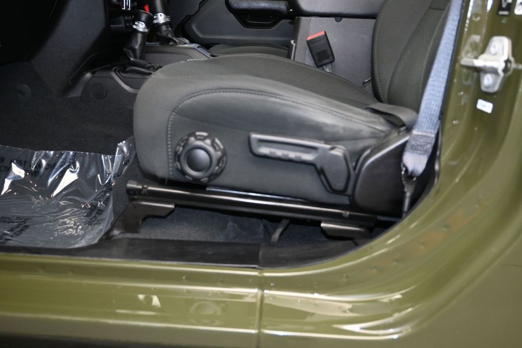 Used 2022 Jeep Wrangler Unlimited Sport AWD/4WD image 21
