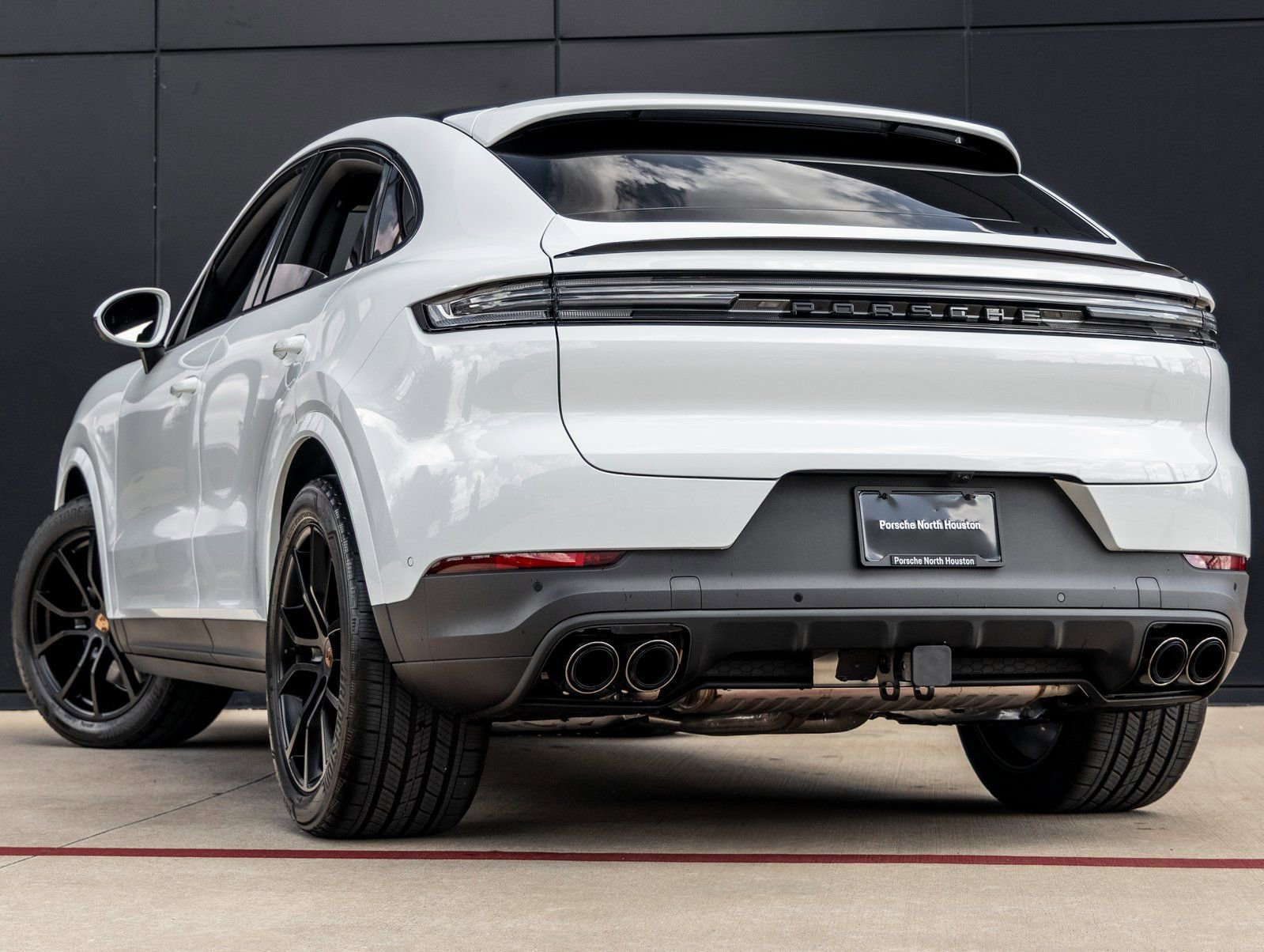 Certified 2025 Porsche Cayenne Coupe image 3