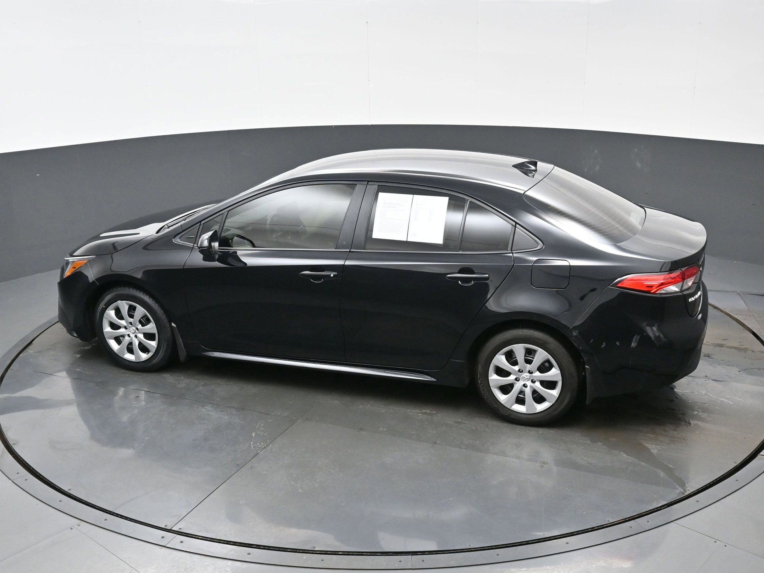 Used 2025 Toyota Corolla LE FWD image 35