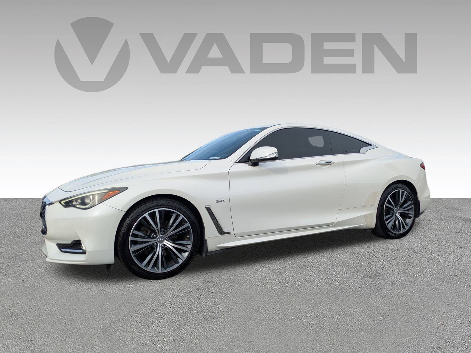 Used 2019 INFINITI Q60 3.0t Luxe w/ Essential Package image 2