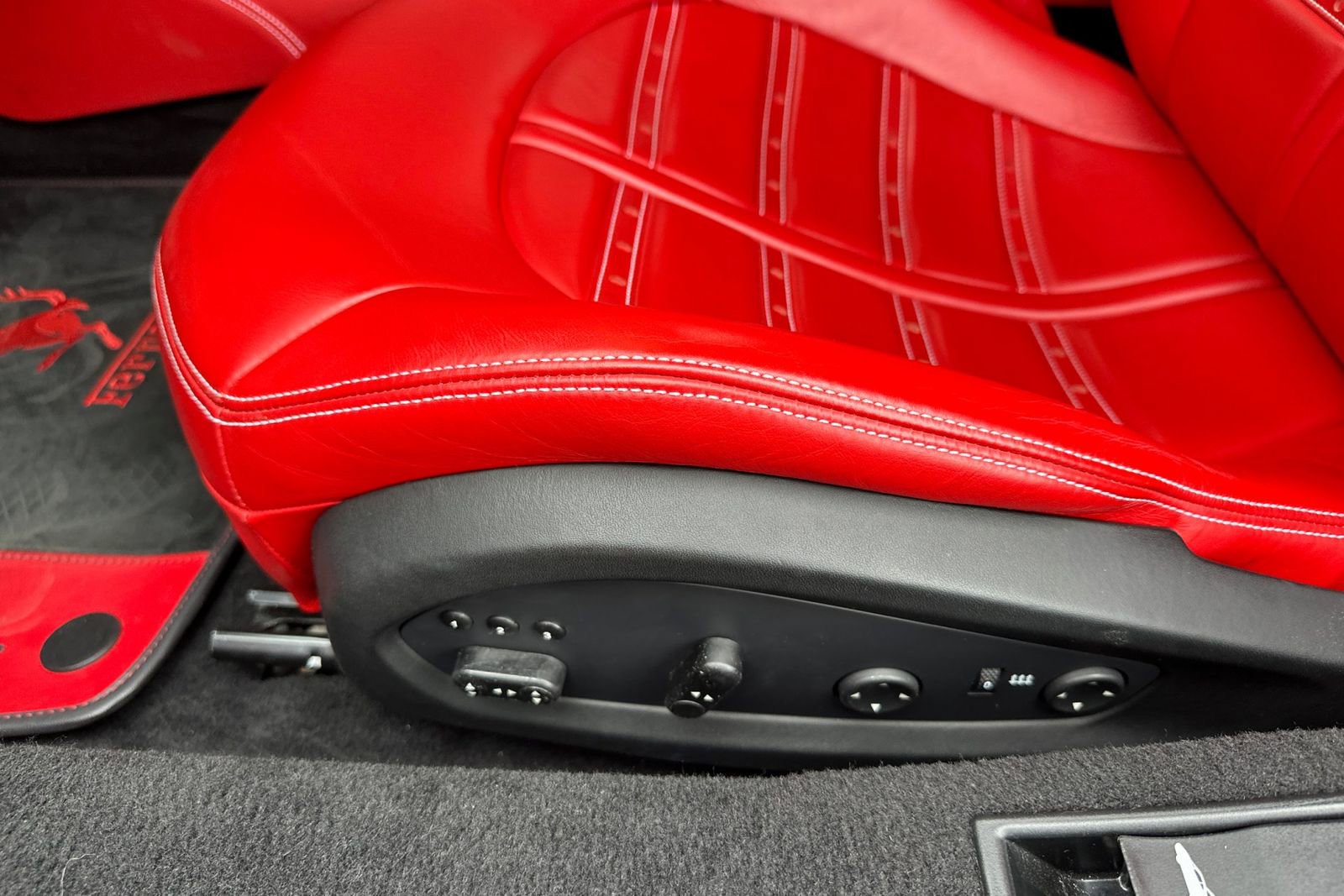 Used 2017 Ferrari 488 Spider image 14