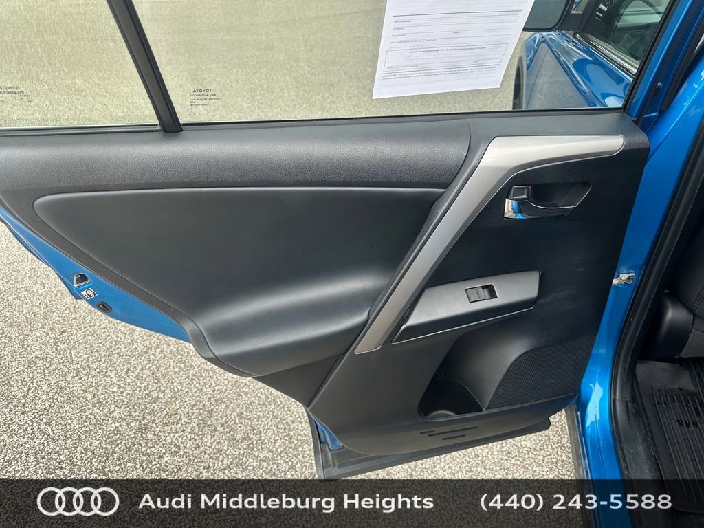 Used 2018 Toyota RAV4 XLE AWD/4WD image 17