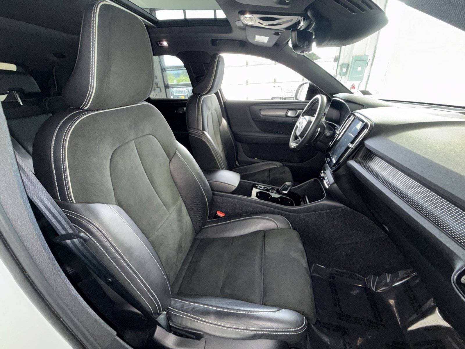 Used 2020 Volvo XC40 T5 R-Design AWD/4WD image 27