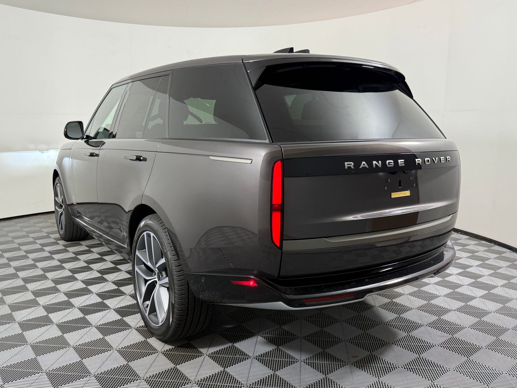 New 2026 Land Rover Range Rover SE AWD/4WD image 3
